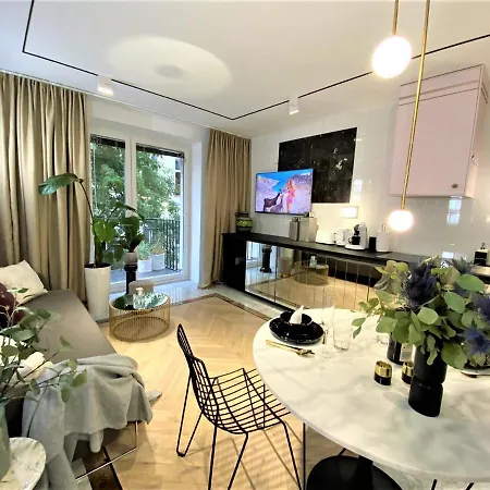 Design+luxus Im Zentrum! +netflix Apartment Warsaw
